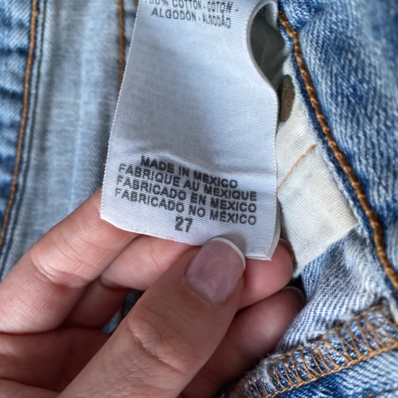 Levi’s Jean shorts - Picture 2 of 3